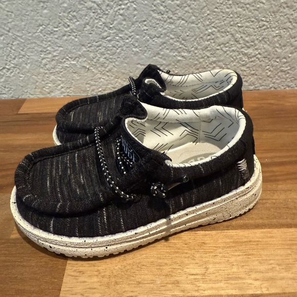 Hey Dude Kids Black Loafers size 7 NWOT - Picture 3 of 6